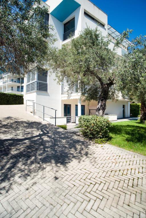 Vela Bianca Premium Apartment Letojanni Exterior photo